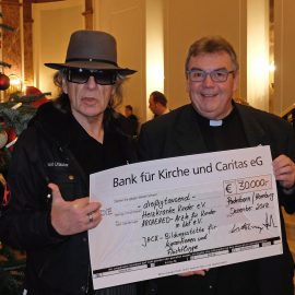 Spendenerlös der Ausstellung “Udos 10 Gebote” von Udo Lindenberg und Bonifatiuswerk – Pressemeldung des Bonifatiuswerks